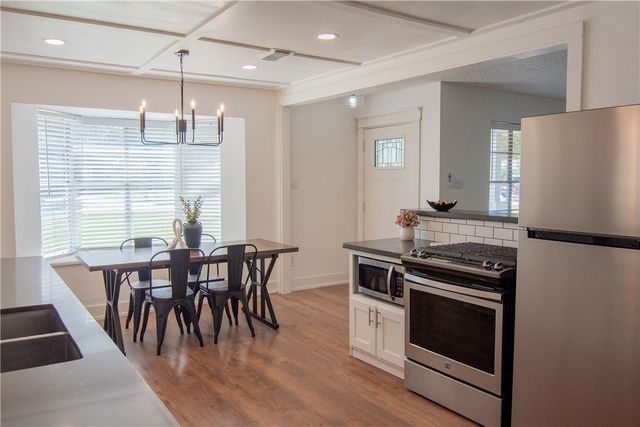 3213 Heatherwood Drive, Bryan, TX 77801