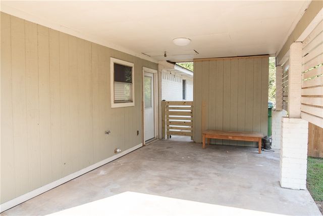 3213 Heatherwood Drive, Bryan, TX 77801