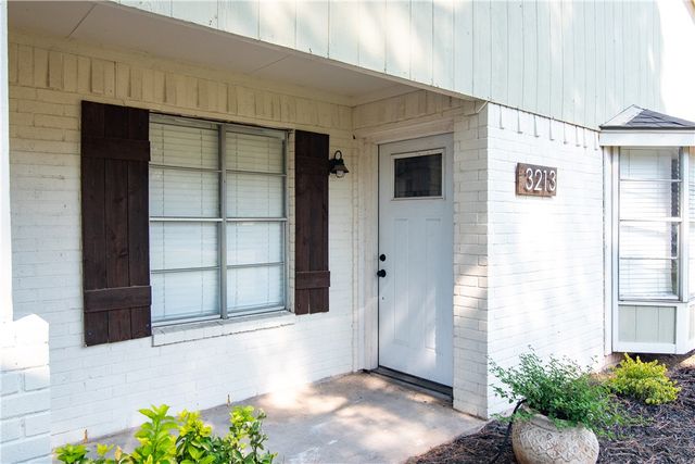 3213 Heatherwood Drive, Bryan, TX 77801