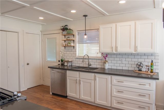 3213 Heatherwood Drive, Bryan, TX 77801