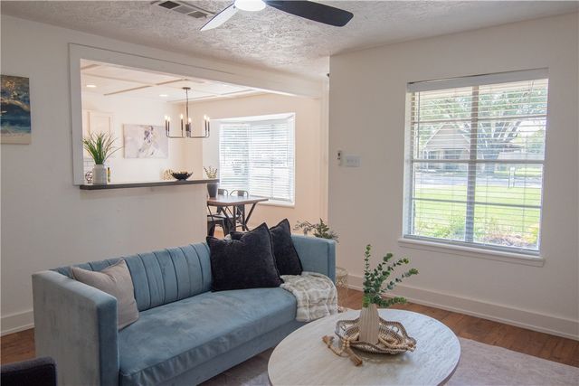 3213 Heatherwood Drive, Bryan, TX 77801