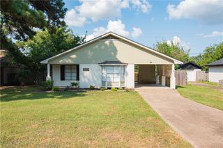 3213 Heatherwood Drive, Bryan, TX 77801