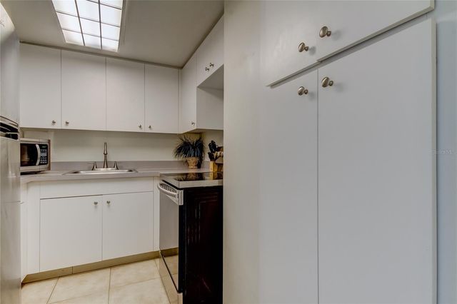 880 MANDALAY AVENUE 604, Clearwater Beach, FL 33767