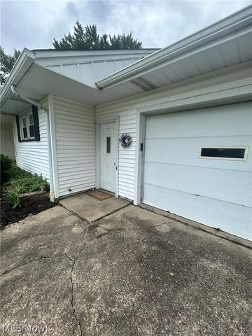2569 Johnnycake Road SE, Warren, OH 44484