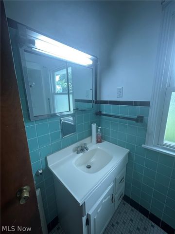 2569 Johnnycake Road SE, Warren, OH 44484
