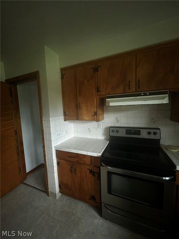 2569 Johnnycake Road SE, Warren, OH 44484
