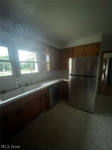2569 Johnnycake Road SE, Warren, OH 44484