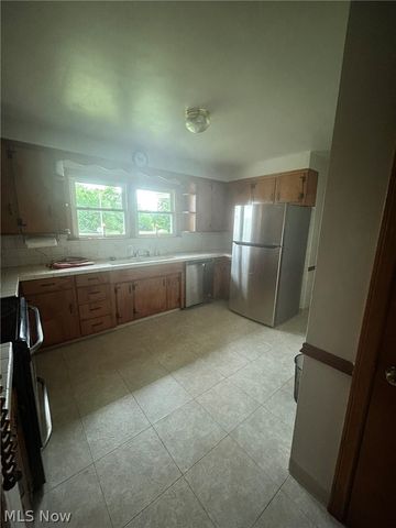 2569 Johnnycake Road SE, Warren, OH 44484