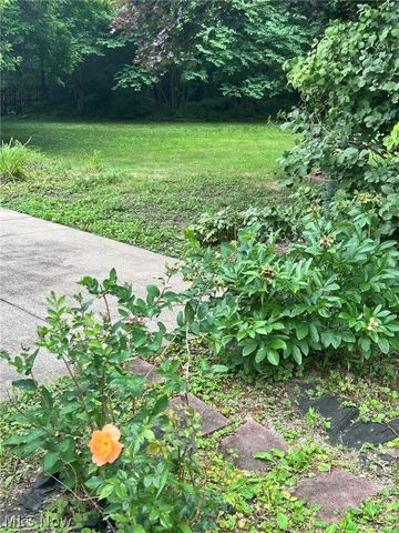2569 Johnnycake Road SE, Warren, OH 44484