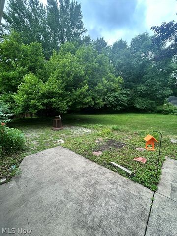 2569 Johnnycake Road SE, Warren, OH 44484
