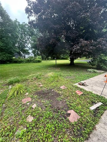 2569 Johnnycake Road SE, Warren, OH 44484