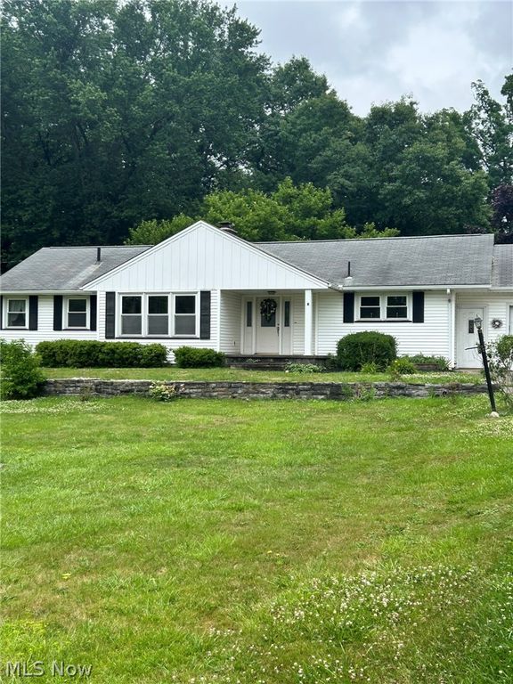 2569 Johnnycake Road SE, Warren, OH 44484