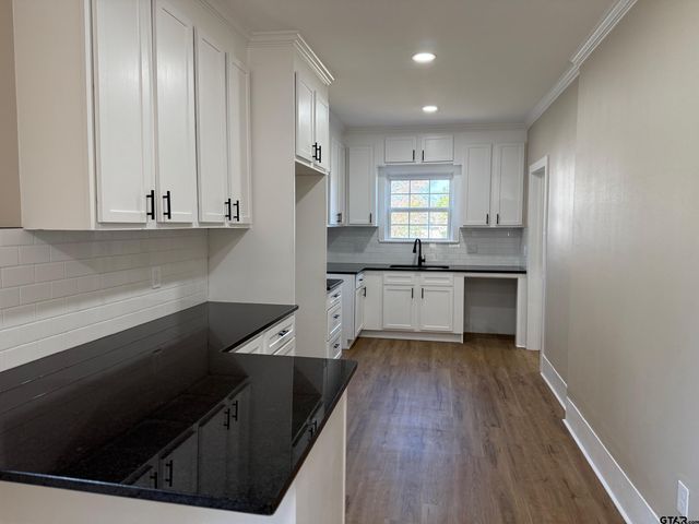 1512 E HOUSTON ST, Tyler, TX 75702