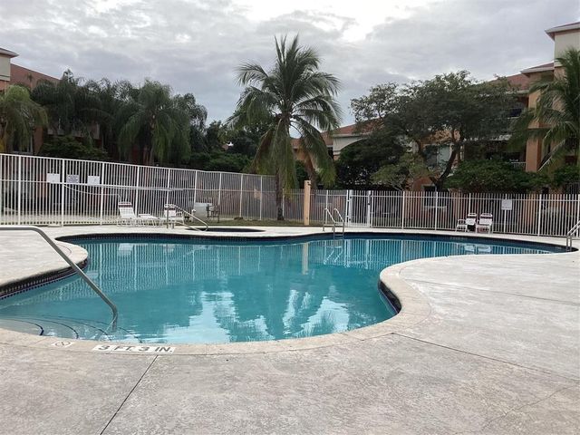 6900 SW 39th Street 308j, Davie, FL 33314