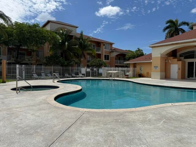 6900 SW 39th Street 308j, Davie, FL 33314