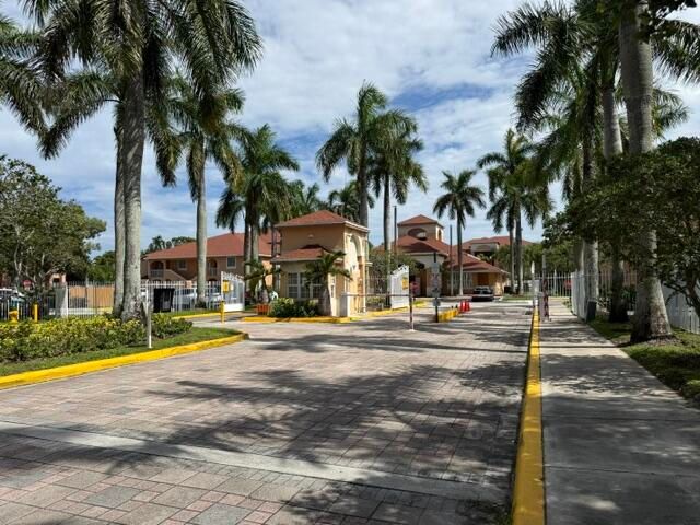 6900 SW 39th Street 308j, Davie, FL 33314
