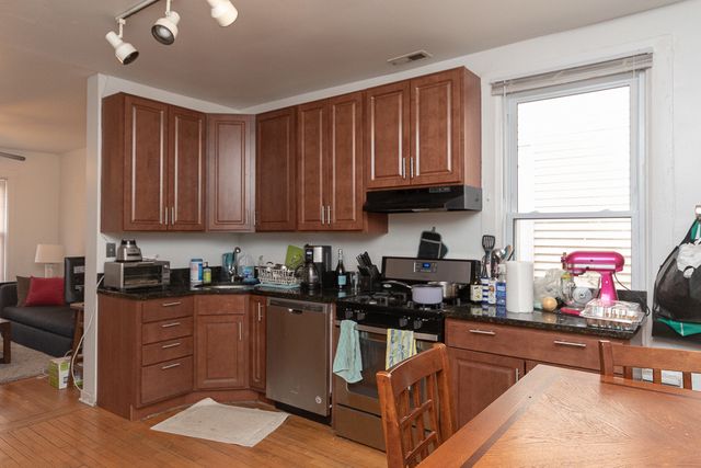 2616 N Marshfield Avenue 2F, Chicago, IL 60614