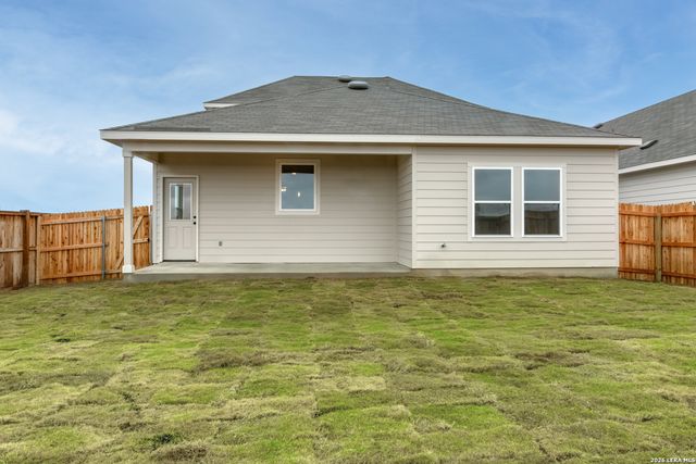 191 Peeps Ct., Adkins, TX 78101