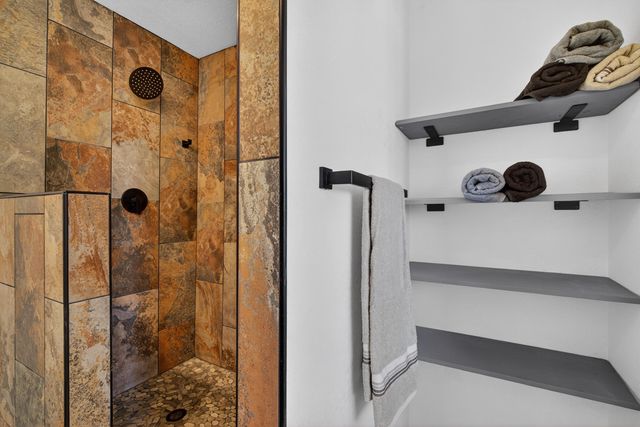 6707 Wills Way SW, Albuquerque, NM 87121