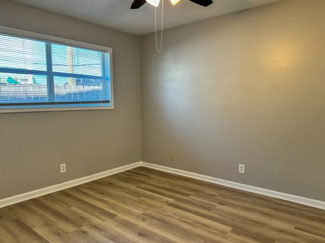 2102 5th Avenue N 5, Texas City, TX 77590