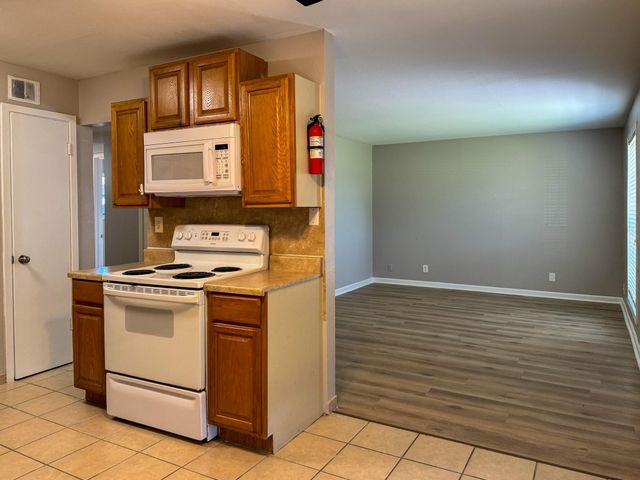 2102 5th Avenue N 5, Texas City, TX 77590