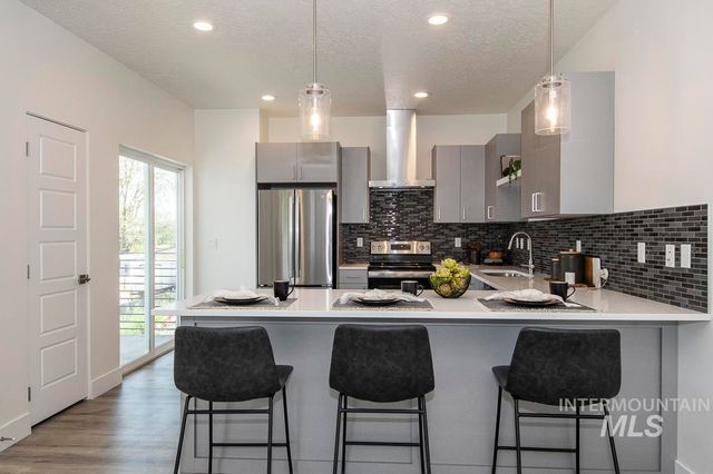 508 & 516 E Violets Cove, Garden City, ID 83714