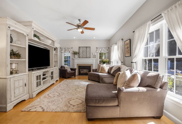 5 Wildebrook Rd, Medway, MA 02053