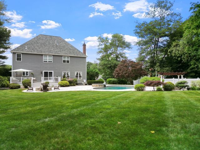 5 Wildebrook Rd, Medway, MA 02053