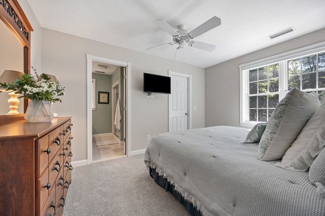 5 Wildebrook Rd, Medway, MA 02053