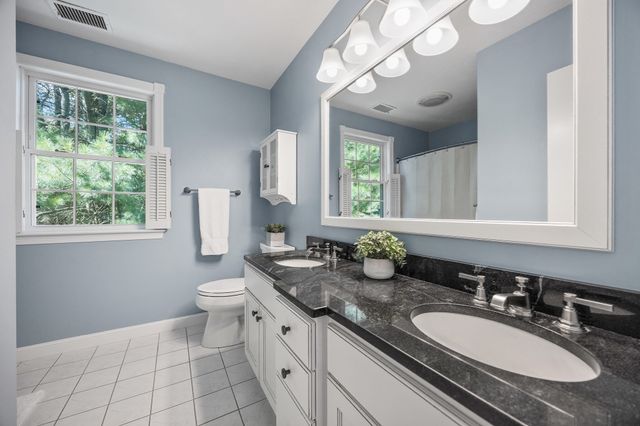5 Wildebrook Rd, Medway, MA 02053