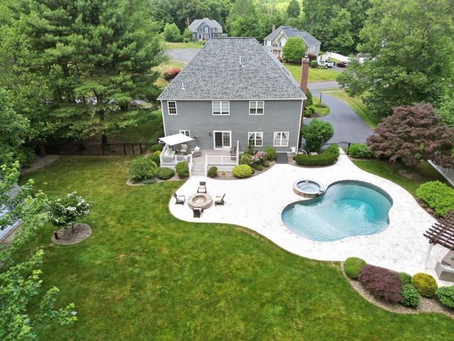 5 Wildebrook Rd, Medway, MA 02053
