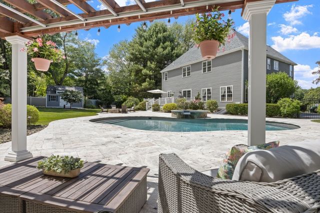 5 Wildebrook Rd, Medway, MA 02053