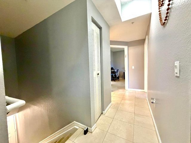 330 Crestwood Circle N 202, Royal Palm Beach, FL 33411