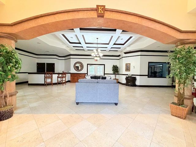 330 Crestwood Circle N 202, Royal Palm Beach, FL 33411