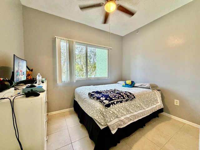 330 Crestwood Circle N 202, Royal Palm Beach, FL 33411