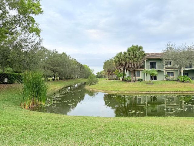 330 Crestwood Circle N 202, Royal Palm Beach, FL 33411