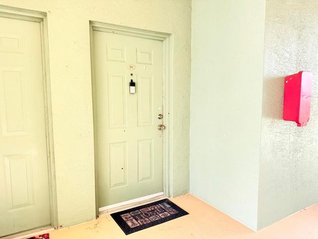 330 Crestwood Circle N 202, Royal Palm Beach, FL 33411