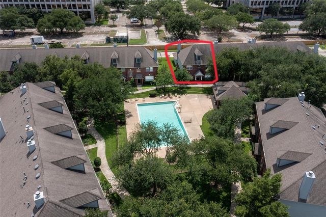 1429 El Camino Village Drive 16, Webster, TX 77058