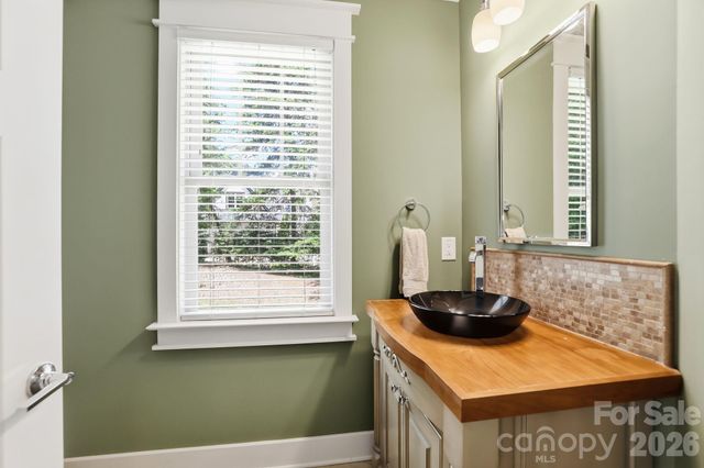 1104 Sawtooth Oak Lane, Belmont, NC 28012
