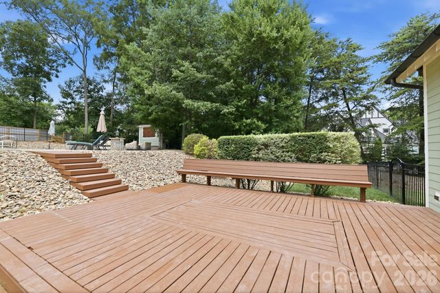 1104 Sawtooth Oak Lane, Belmont, NC 28012