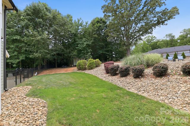 1104 Sawtooth Oak Lane, Belmont, NC 28012