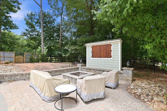 1104 Sawtooth Oak Lane, Belmont, NC 28012