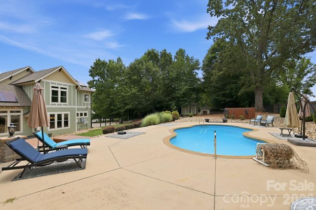 1104 Sawtooth Oak Lane, Belmont, NC 28012