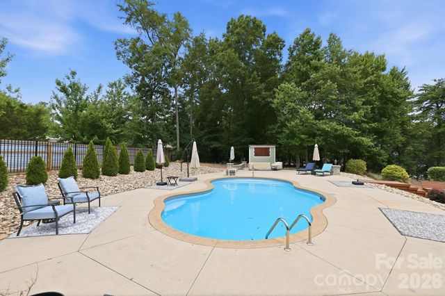 1104 Sawtooth Oak Lane, Belmont, NC 28012