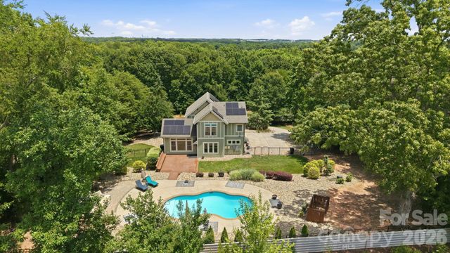 1104 Sawtooth Oak Lane, Belmont, NC 28012