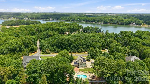 1104 Sawtooth Oak Lane, Belmont, NC 28012