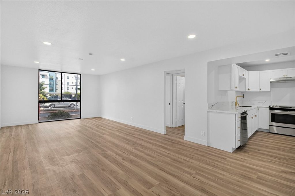 3930 University Center Drive 103, Las Vegas, NV 89119 — photo 3