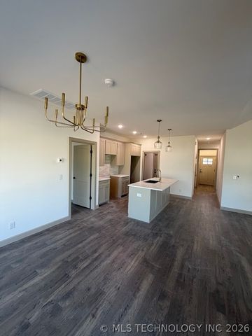 309 W Pecan Street, Coweta, OK 74429