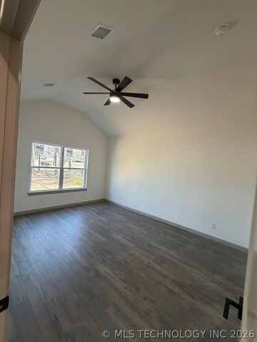 309 W Pecan Street, Coweta, OK 74429