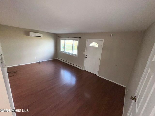 10917 Nelson Road, Bowling Green, OH 43402